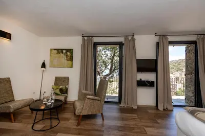 a living room with a couch and a table at Hôtel Case Latine in Lama
