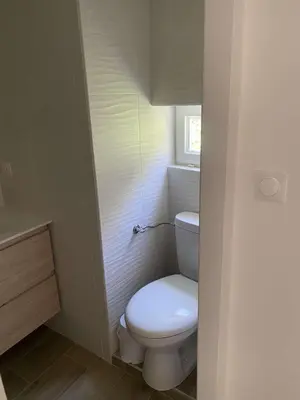 a small bathroom with a toilet and a window at Bel appartement au coeur du village de Sartene in Sartène