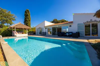 a swimming pool in the backyard of a house at Villa des Orangers - Villa vue mer avec piscine in Grosseto-Prugna