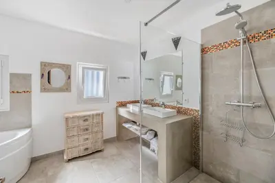 a bathroom with a shower and a sink and a tub at Villa des Orangers - Villa vue mer avec piscine in Grosseto-Prugna