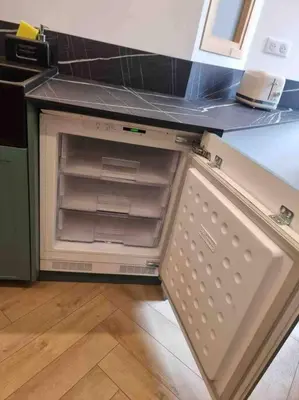 an open oven with its door open in a kitchen at Appartement au cœur de la ville in Corte