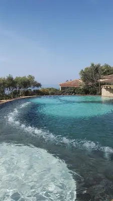 a large body of water with waves in it at Résidence Cantu di Mare in Olmeto