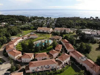 an aerial view of a resort with a swimming pool at Charmant appartement dans résidence avec piscines in Santa-Maria-Poggio