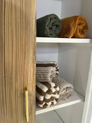 a closet filled with towels and towels at Appartement Ajaccio vue mer in Ajaccio