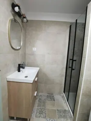 a bathroom with a sink and a shower at Appartement de 30m2 pour 2 personnes Venaco in Venaco