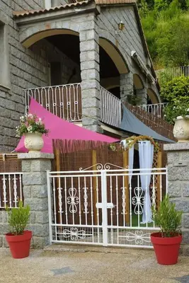 Gallery image of Rez de maison/jacuzzi privé/patio fleuri in Olivese