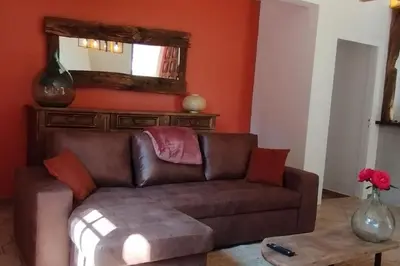 Gallery image of Rez de maison/jacuzzi privé/patio fleuri in Olivese