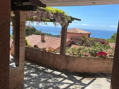 a view of a house with flowers on a wall at Galate in Porto-Vecchio