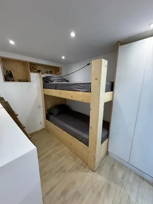 a small room with bunk beds in it at Appartement moderne Santa Giulia in Porto-Vecchio