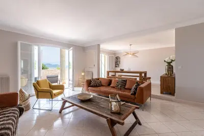 a living room with a couch and a table at L'Orangeraie - Maison avec vue pour 12 voyageurs in Grosseto-Prugna