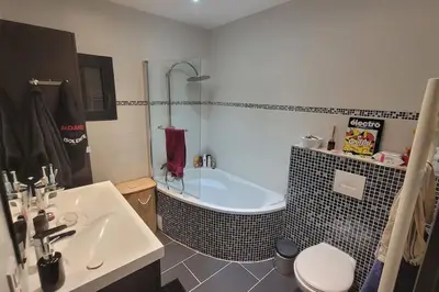 a bathroom with a tub and a toilet and a sink at Appartement terrasse et vue mer in Grosseto-Prugna