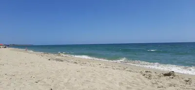 a sandy beach with the ocean in the background at Bel appartement Corse côte Est in Morta