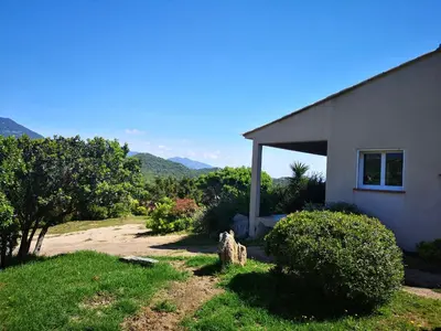 a house with a view of a yard at Appartements avec jardin entre Porto-Vecchio et Figari - Casa Mattiste in Sotta