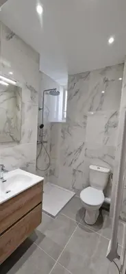 a bathroom with a toilet and a sink and a shower at T2 vue mer - entre aéroport et centre-ville in Ajaccio