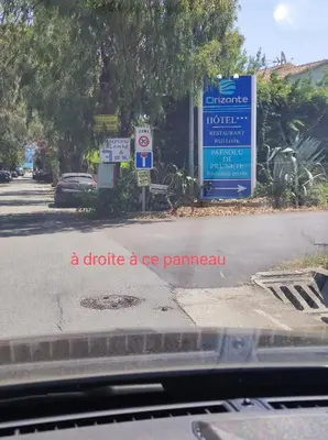 a critique a ce panama sign on a street at A 5 mn à pied de la mer, piscine ,tennis, paillote in Cervione