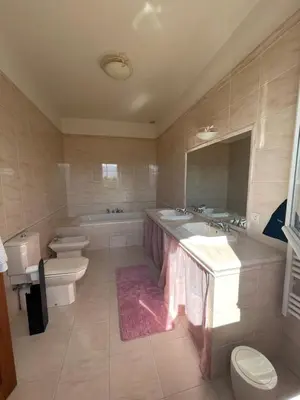 a bathroom with two sinks and a tub and two toilets at CASA DI CAJUCAN in Poggio-dʼOletta