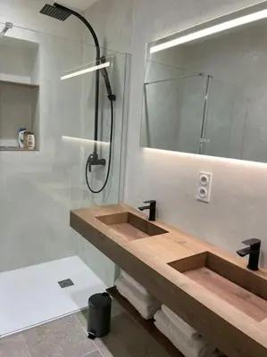 a bathroom with a sink and a shower and a mirror at Appartement F3 Corte, centre ville in Corte