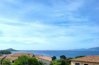 a view of a large body of water with houses at Appartement de standing bord de mer in Pietrosella