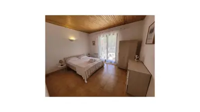 a room with a bed and a table at Plage Vardiola à pied Familiale 10 pers Corse Sud Porto Vecchio in Vardiola