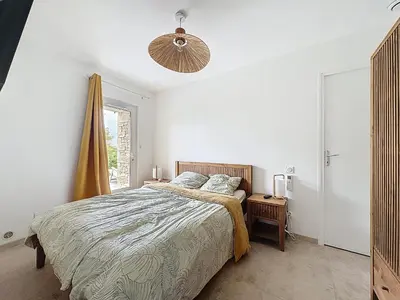 a bedroom with a bed and a window at Villa 2 chambres avec jacuzzi in Bonifacio