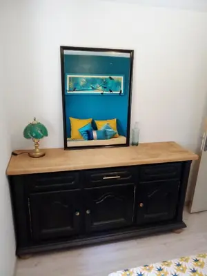 a mirror on top of a dresser with a fish tank at T3 en rez de villa sur les hauteurs d'Ajaccio in Ajaccio