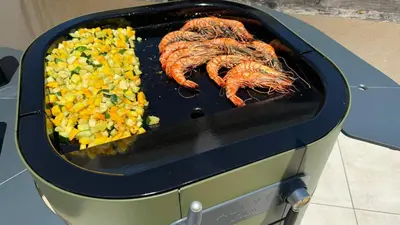 a grill with shrimp and corn on a burner at Sur le port, 150m2 - Parking gratuit, Climatisation, Terrasses - Standing in Bonifacio