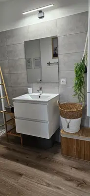 a bathroom with a sink and a mirror at Fiori Di Cala Rossa Appartement T3 dans résidence hôtellière chez Virginie in Lecci