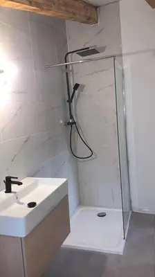 a bathroom with a shower and a sink at Caseddu au coeur du village in Monacia-dʼAullène