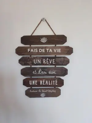 a wooden sign hanging on a wall at Havre de paix T3 vue mer in Conca
