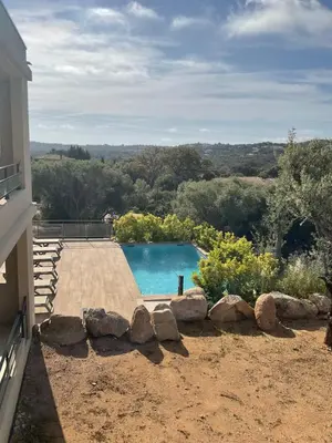 a swimming pool in the middle of a yard at Appartement climatisé Pinarello in Zonza