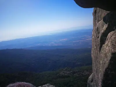 a view from the edge of a cliff at Maison en Corse in Monacia-dʼAullène