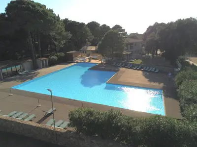 an overhead view of a large swimming pool with chairs at Appart Cala Rossa - Porto-Vecchio - Mer à pied in Lecci