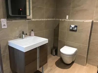 a bathroom with a white sink and a toilet at Appartement en bas de villa in Ocana