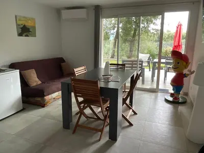 a kitchen and living room with a table and chairs at Appartement en bas de villa in Ocana