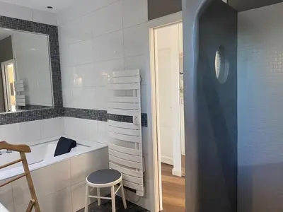 a bathroom with a sink and a stool and a mirror at Villa Santoni 2 in Grosseto-Prugna