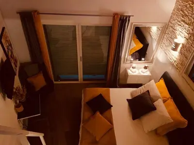 a bedroom with a bed and a large mirror at Villa Santoni 2 in Grosseto-Prugna