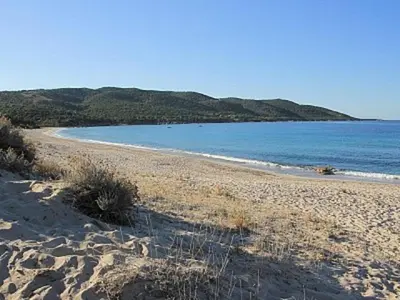 a sandy beach with the ocean in the background at A CASA DI ROSA in Serra-di-Ferro
