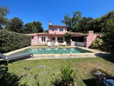 a house with a swimming pool in a yard at Villa de charme à Marina di fiori in Porto-Vecchio