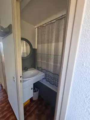 a small bathroom with a sink and a mirror at TB Porticcio vue mer in Grosseto-Prugna
