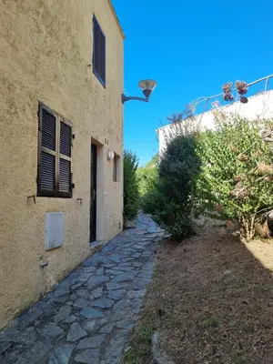 a stone alleyway next to a building at TB Porticcio vue mer in Grosseto-Prugna
