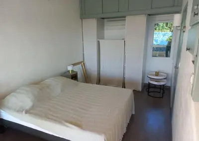 a bedroom with a white bed and a window at Maison 3 chambres vue Mer in Grosseto-Prugna