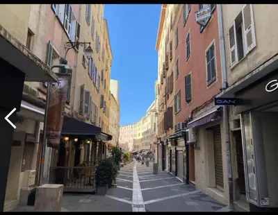 an empty street in an alley with buildings at Charmant appartement in Ajaccio