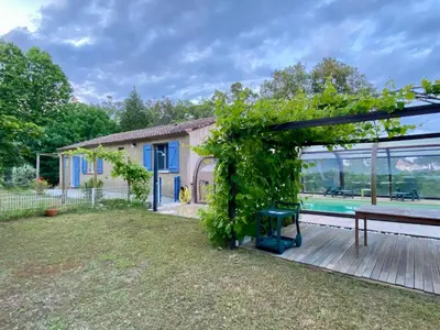 a garden with a pergola and a swimming pool at Maison au calme piscine mer au coeur de la nature U Nuciolu in Talasani