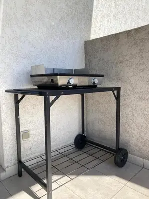 a grill sitting on top of a table at Saint-Florent Appartement duplex in Oletta