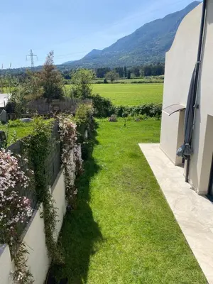a view of a garden from the side of a house at Terra bella Costa Verde T2 classé 3 étoiles in San-Nicolao