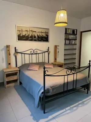 a bedroom with a bed and a lamp at Appartement 90 m2 proche de Corte in Soveria