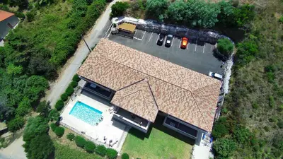 an overhead view of a house with a swimming pool at Appartement avec piscine à 50 m de la plage in Propriano
