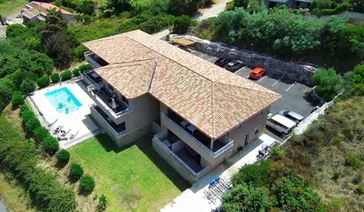 an overhead view of a house with a tile roof at Appartement avec piscine à 50 m de la plage in Propriano
