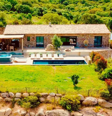 an aerial view of a house with a yard at Domaine Aria di Terra***** in Figari
