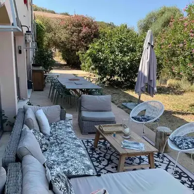 Rez de chaussée villa avec piscine